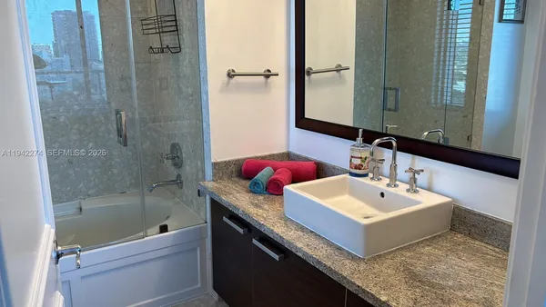 $3,650 | 185 Southwest 7th Street, Unit 1502, Miami, FL 33130