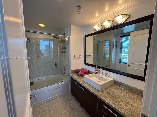 $3,650 | 185 Southwest 7th Street, Unit 1502, Miami, FL 33130