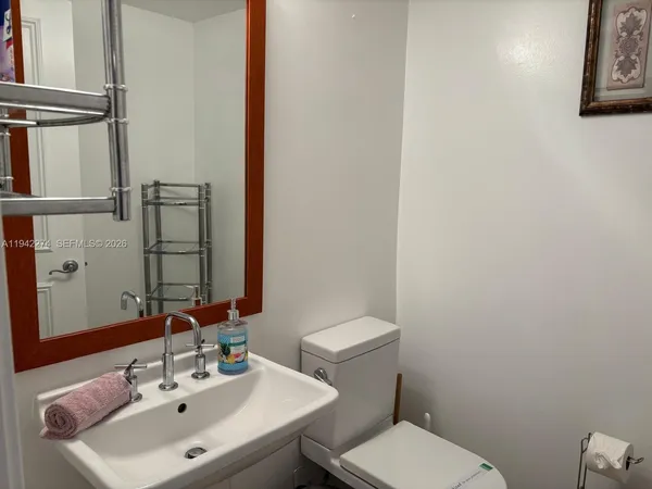$3,650 | 185 Southwest 7th Street, Unit 1502, Miami, FL 33130
