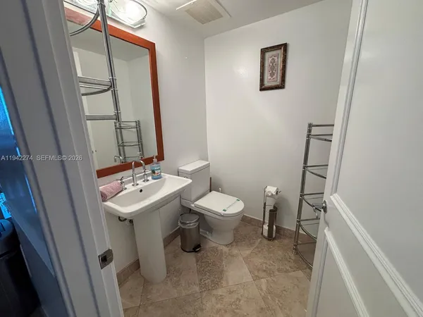 $3,650 | 185 Southwest 7th Street, Unit 1502, Miami, FL 33130