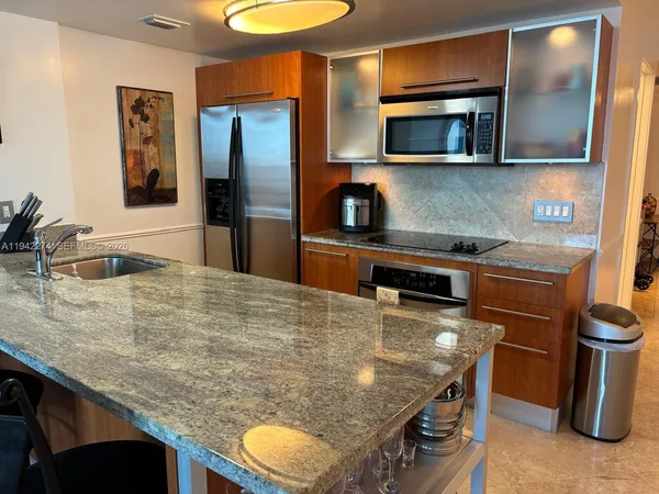 $3,650 | 185 Southwest 7th Street, Unit 1502, Miami, FL 33130