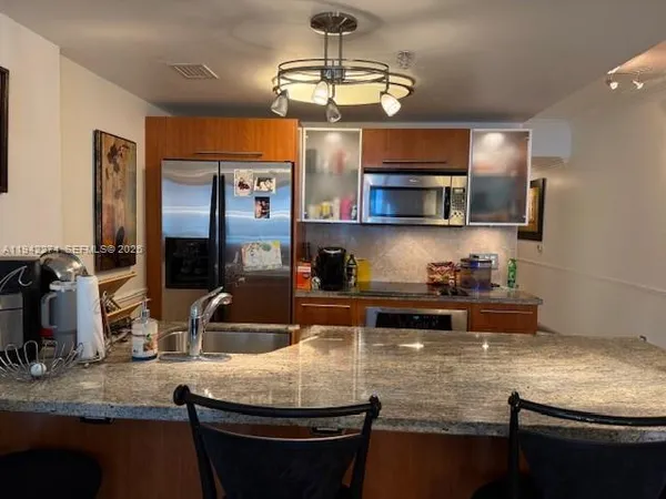 $3,650 | 185 Southwest 7th Street, Unit 1502, Miami, FL 33130