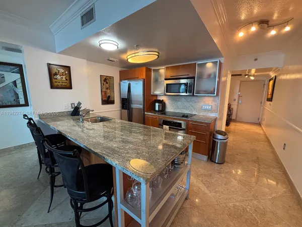 $3,650 | 185 Southwest 7th Street, Unit 1502, Miami, FL 33130