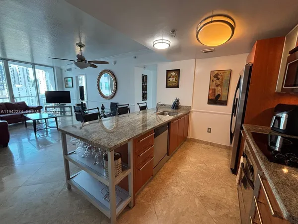 $3,650 | 185 Southwest 7th Street, Unit 1502, Miami, FL 33130