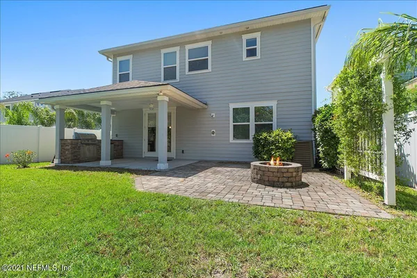 a view of a house with backyard and garden