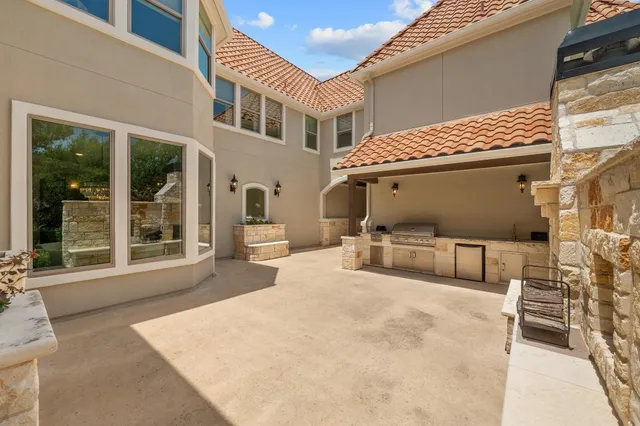 a house view with a outdoor space