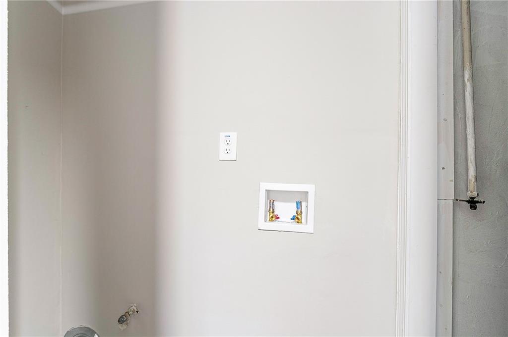 1669 Freedom Valley Decatur, GA 30032 - Photo 20 of 27 a wall with a painting on it