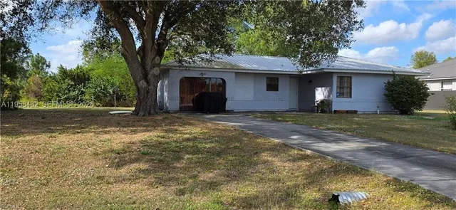 $250,000 | 5036 Tradewinds Circle, LaBelle, FL 33935