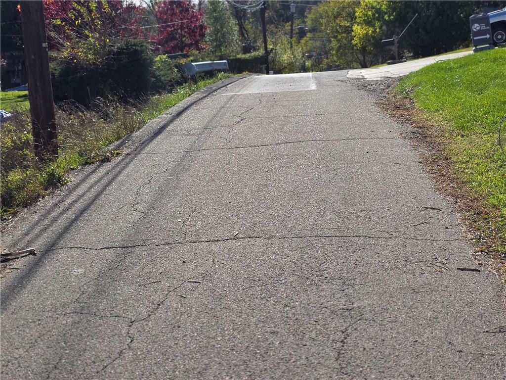 159 Roseberry Lane Pittsburgh, PA 15216 - Photo 3 of 14