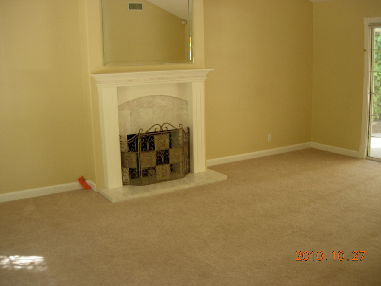 1436 Manitou Road Santa Barbara, CA 93105 - Photo 3 of 4 Living room