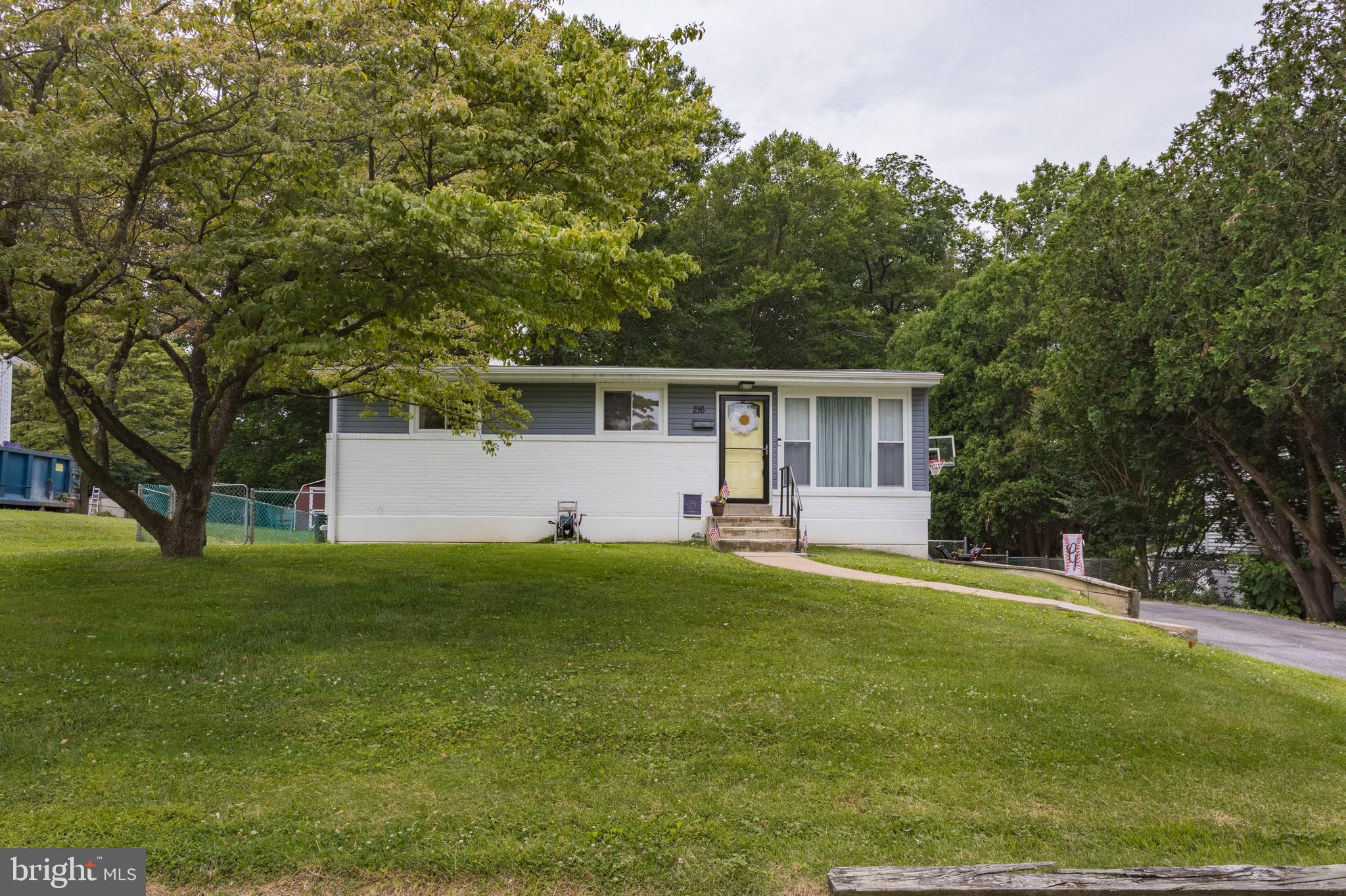 216 Tuscany Road Aston, PA 19014 - Photo 2 of 25 Front from Street