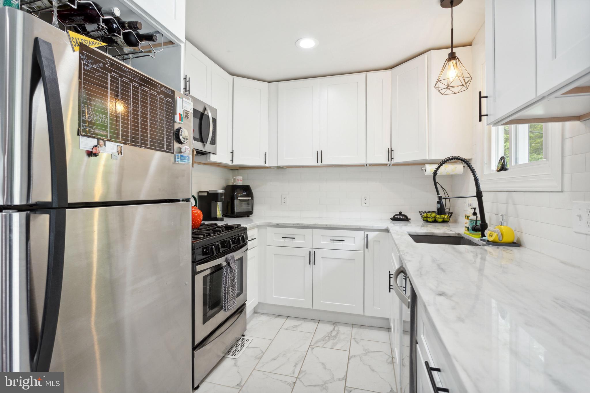 216 Tuscany Road Aston, PA 19014 - Photo 8 of 25 Kitchen