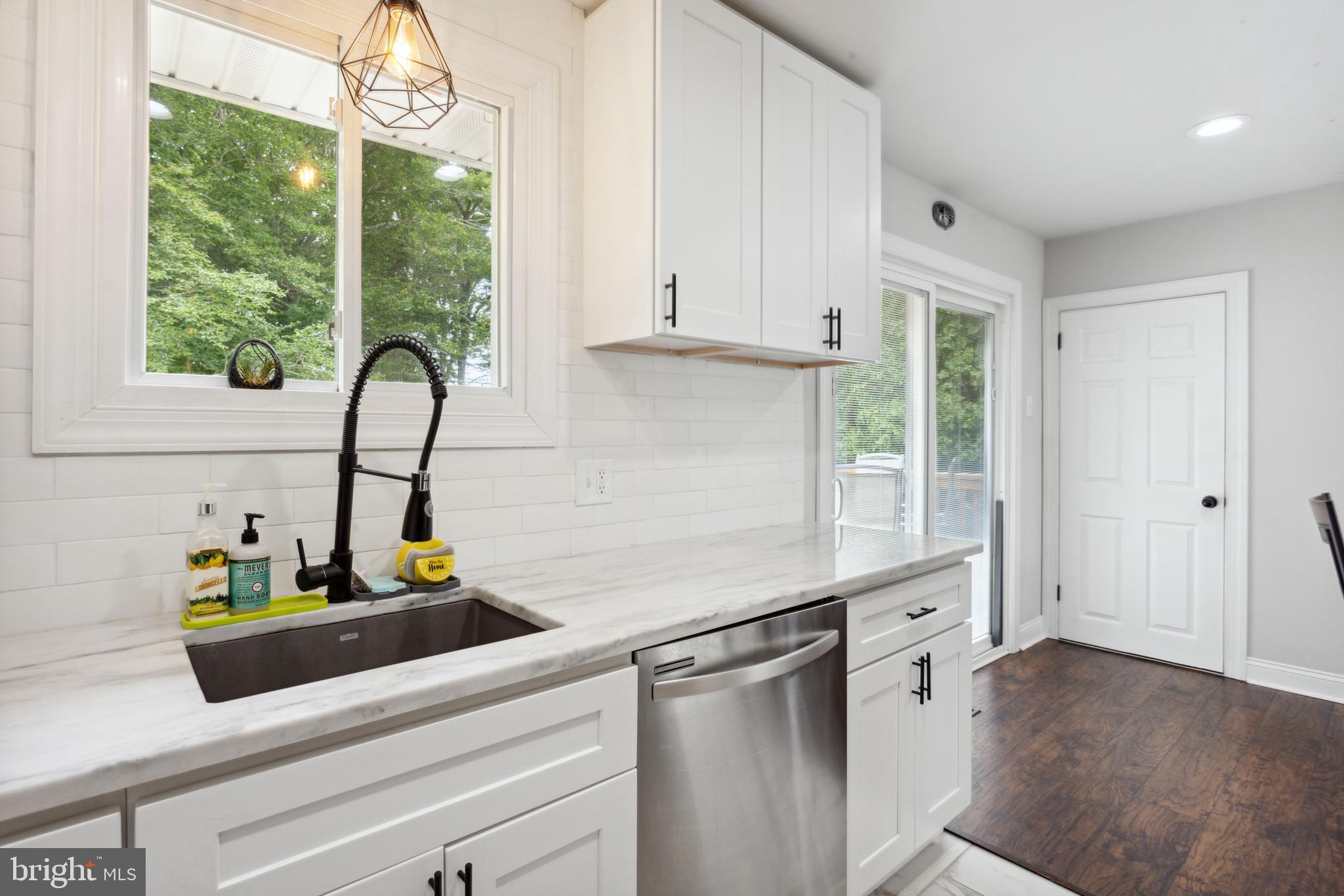 216 Tuscany Road Aston, PA 19014 - Photo 9 of 25 Kitchen