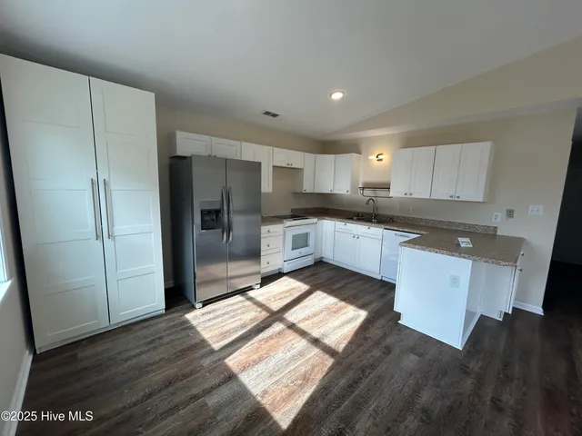 $1,950 | 203 West Landing Drive, Emerald Isle, NC 28594