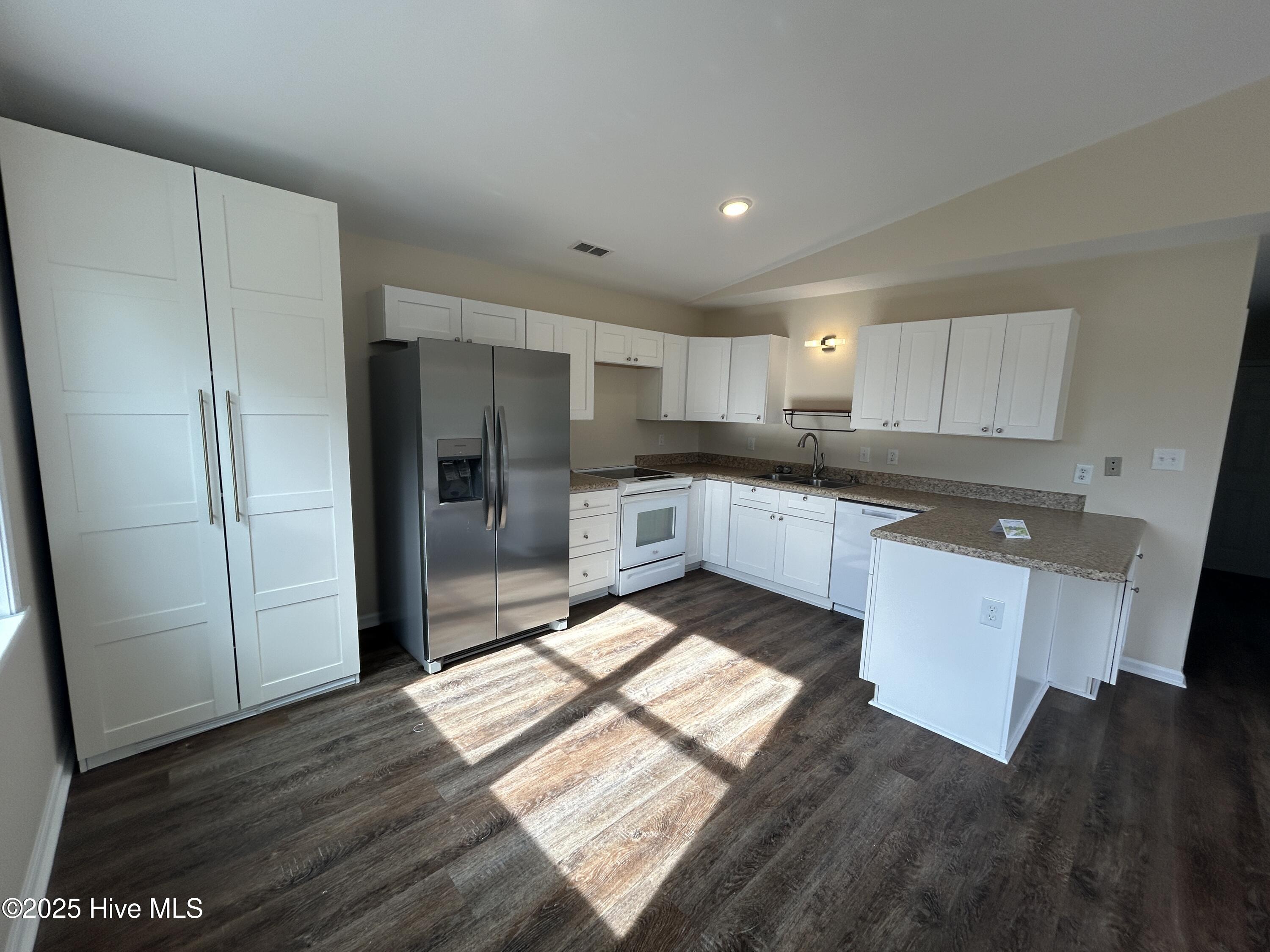 203 West Landing Drive Emerald Isle, NC 28594 - Photo 5 of 12 203 W LAnding Drive, East