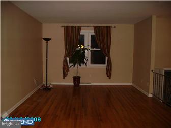 911 Abington Road Cherry Hill, NJ 08034 - Photo 2 of 12 Living Room