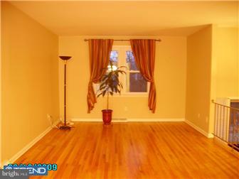 911 Abington Road Cherry Hill, NJ 08034 - Photo 3 of 12 Living Room