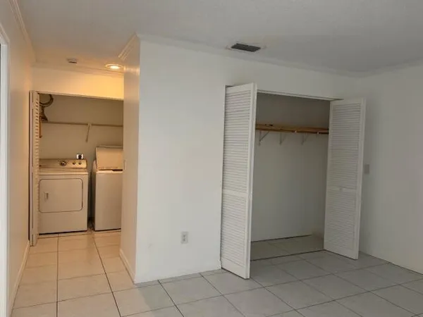 $2,000 | 203 Lakeview Drive East, Royal Palm Beach, FL 33411