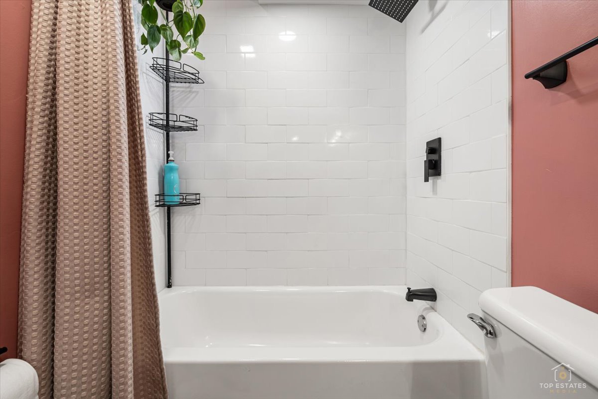 3432 West Belden Avenue, Unit G Chicago, IL 60647 - Photo 29 of 32 a bathroom with a bathtub