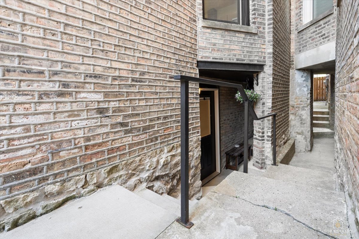 3432 West Belden Avenue, Unit G Chicago, IL 60647 - Photo 3 of 32 a view of entryway with a shower