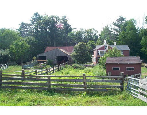 29 North Sullivan Road Charlton, MA 01507 - Photo 4 of 6 a front view of a house with a garden