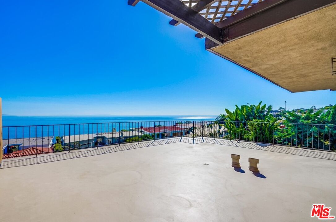 18241 Coastline Drive, Unit 2 Malibu, CA 90265 - Photo 34 of 45