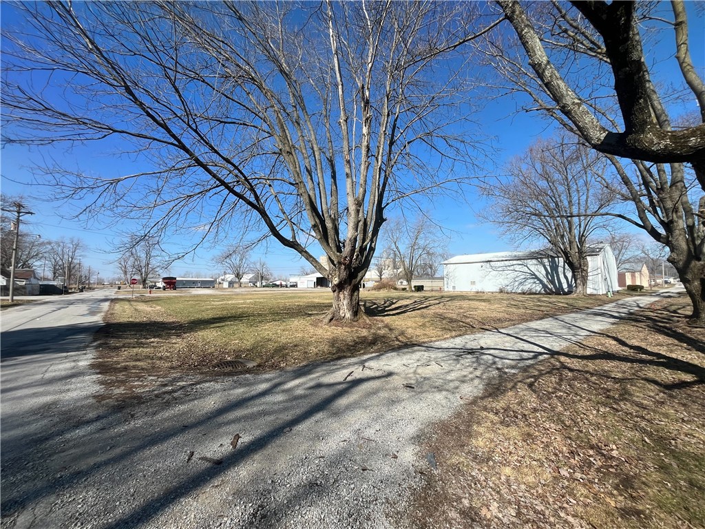 705 Southwest 2nd Street Casey, IL 62420 - Photo 4 of 9
