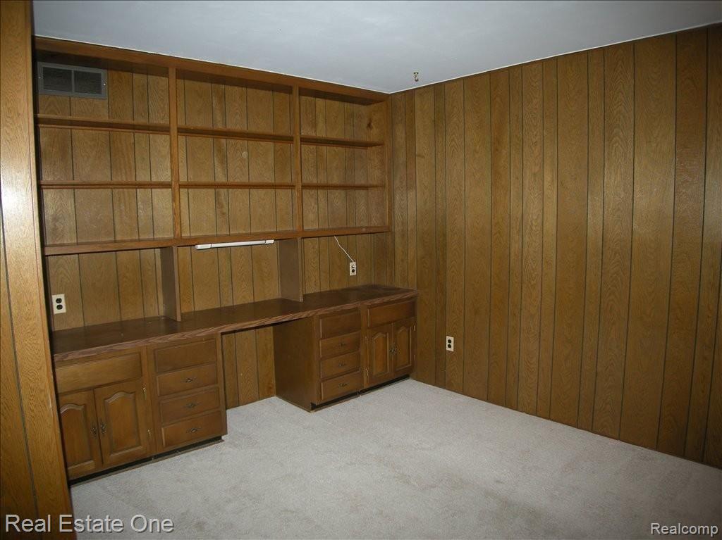 25355 Branchaster Road Farmington, MI 48336 - Photo 5 of 23 Office/Den