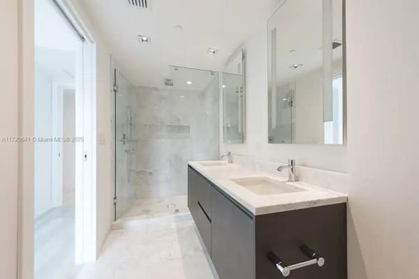 $1,590,000 | 1451 Brickell Avenue, Unit 2103, Miami, FL 33131