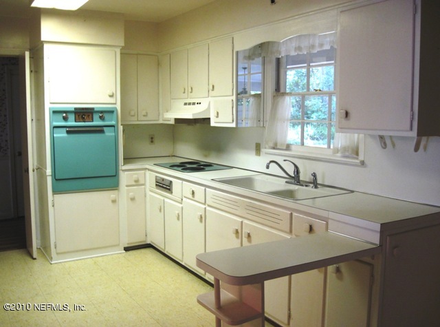 223 River Road Orange Park, FL 32073 - Photo 8 of 26 KITCHEN
