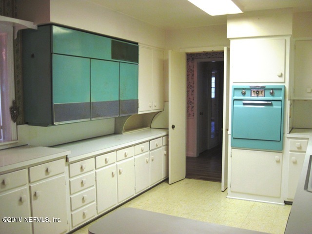 223 River Road Orange Park, FL 32073 - Photo 9 of 26 KITCHEN