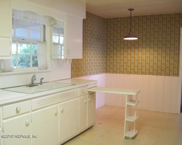 223 River Road Orange Park, FL 32073 - Photo 10 of 26 KITCHEN