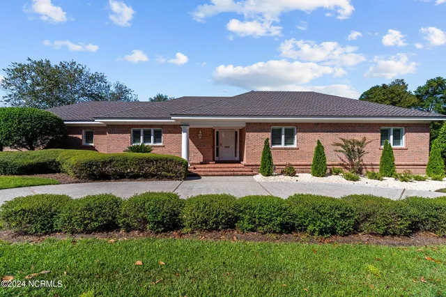$839,000 | 1310 Regatta Drive, Wilmington, NC 28405