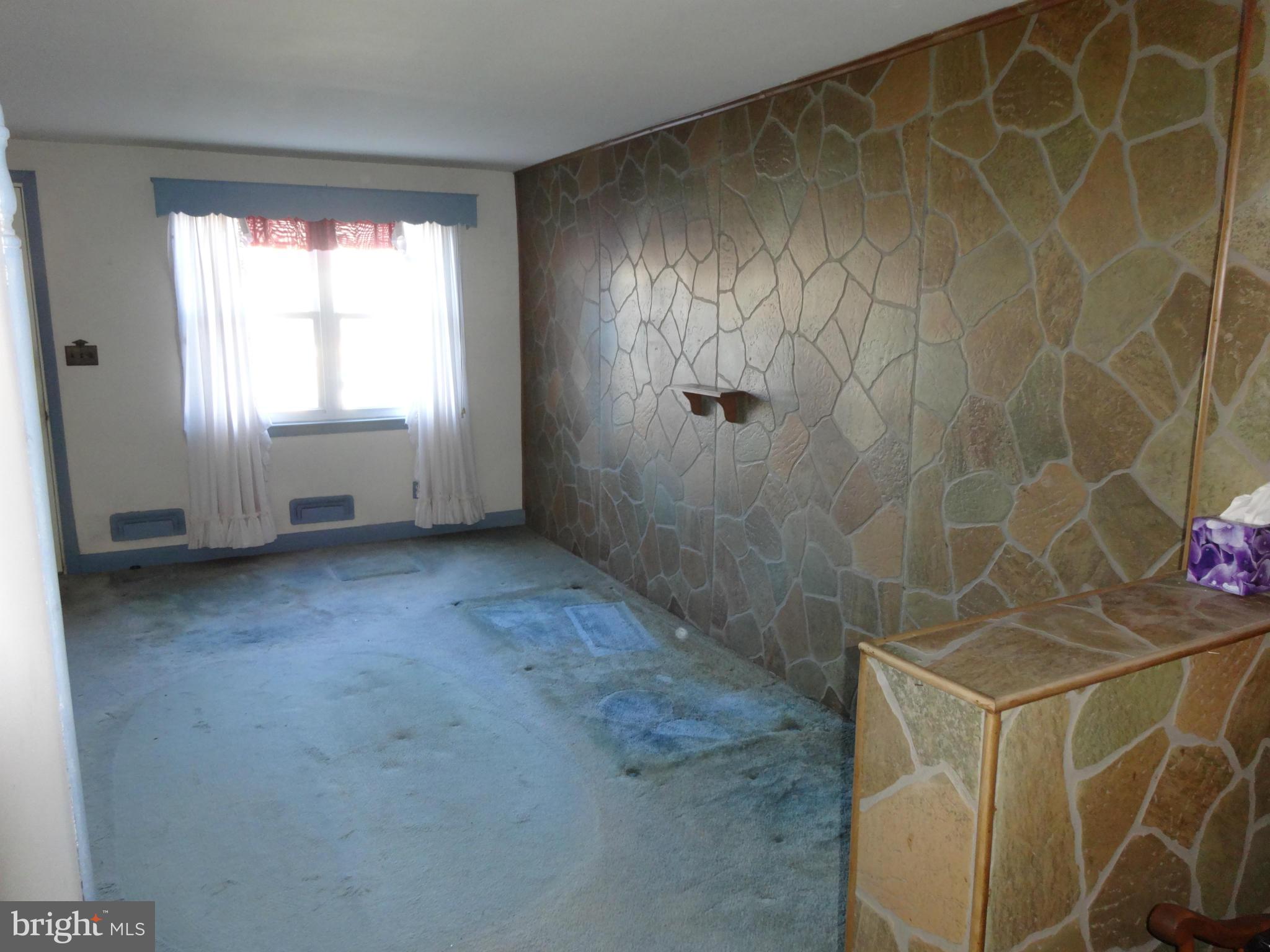 2307 Searles Road Baltimore, MD 21222 - Photo 6 of 16 Living Room