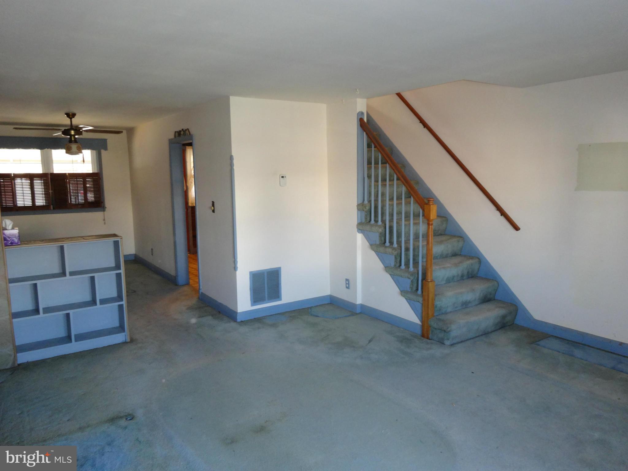 2307 Searles Road Baltimore, MD 21222 - Photo 7 of 16 Living Room