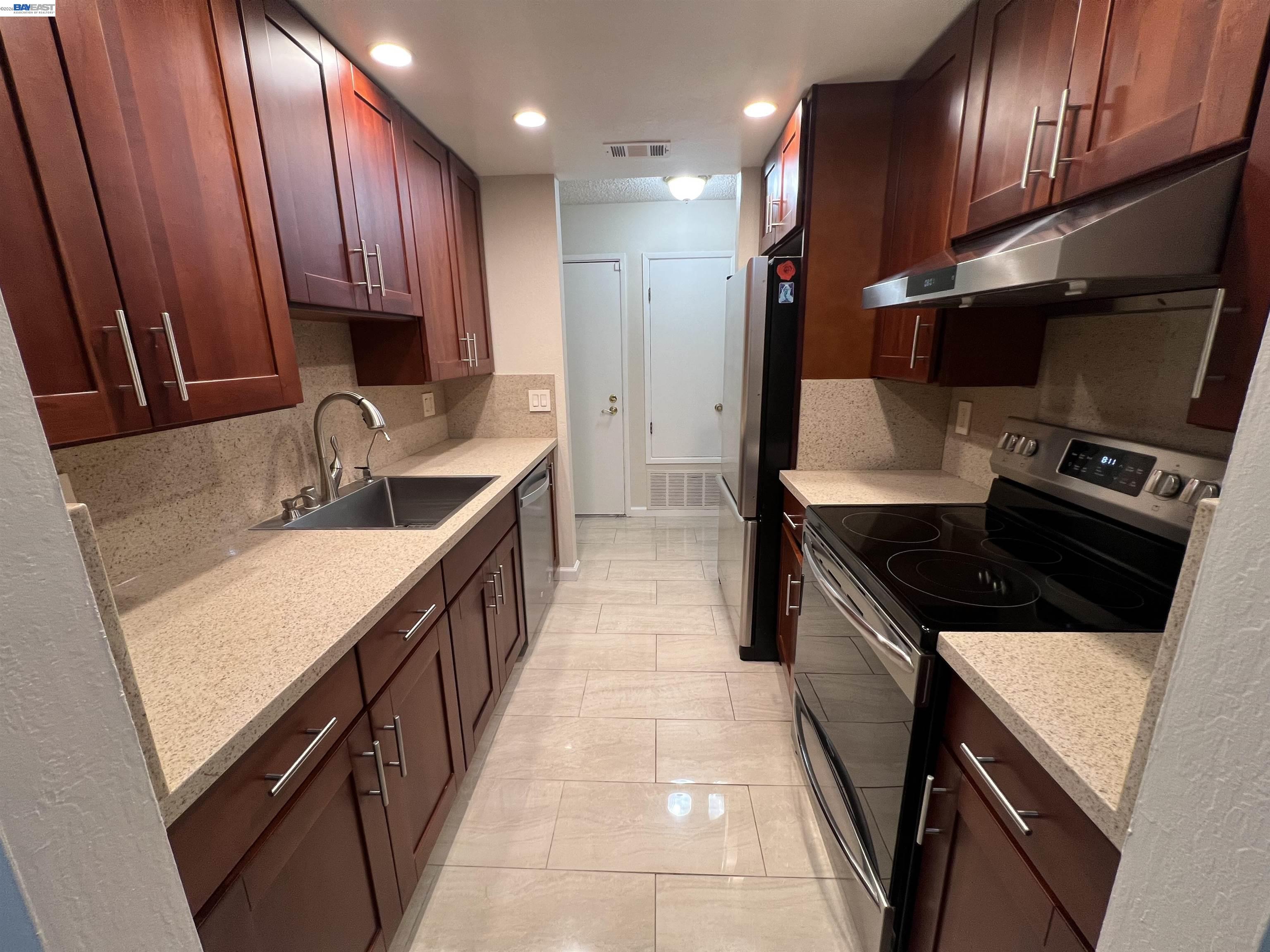 4176 San Pablo Dam Road, Unit B El Sobrante, CA 94803 - Photo 1 of 19