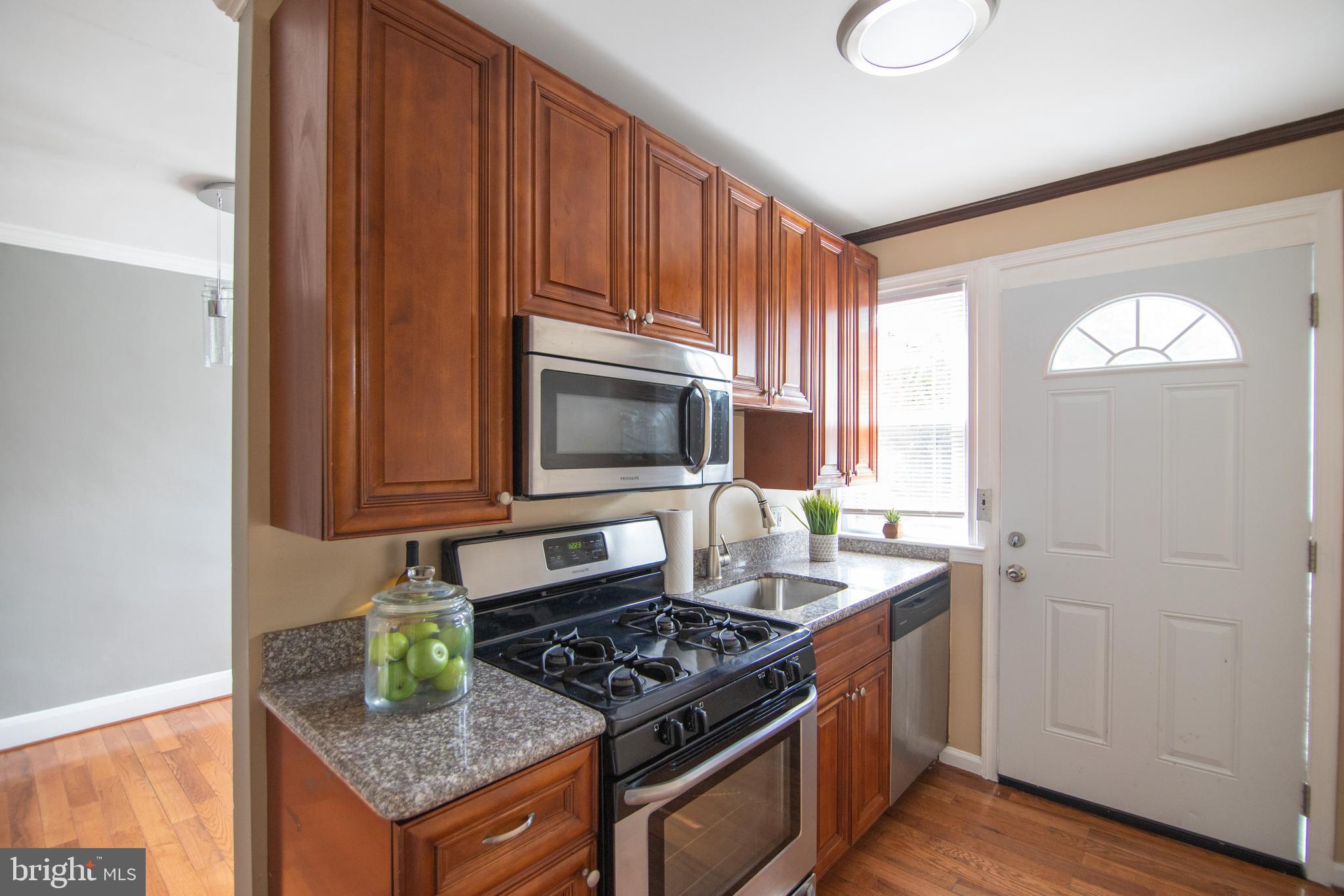 227 West Edgevale Road Baltimore, MD 21225 - Photo 9 of 29