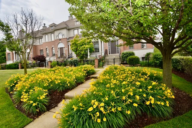 $3,200 | 1904 Alta Vista Court, Naperville, IL 60563