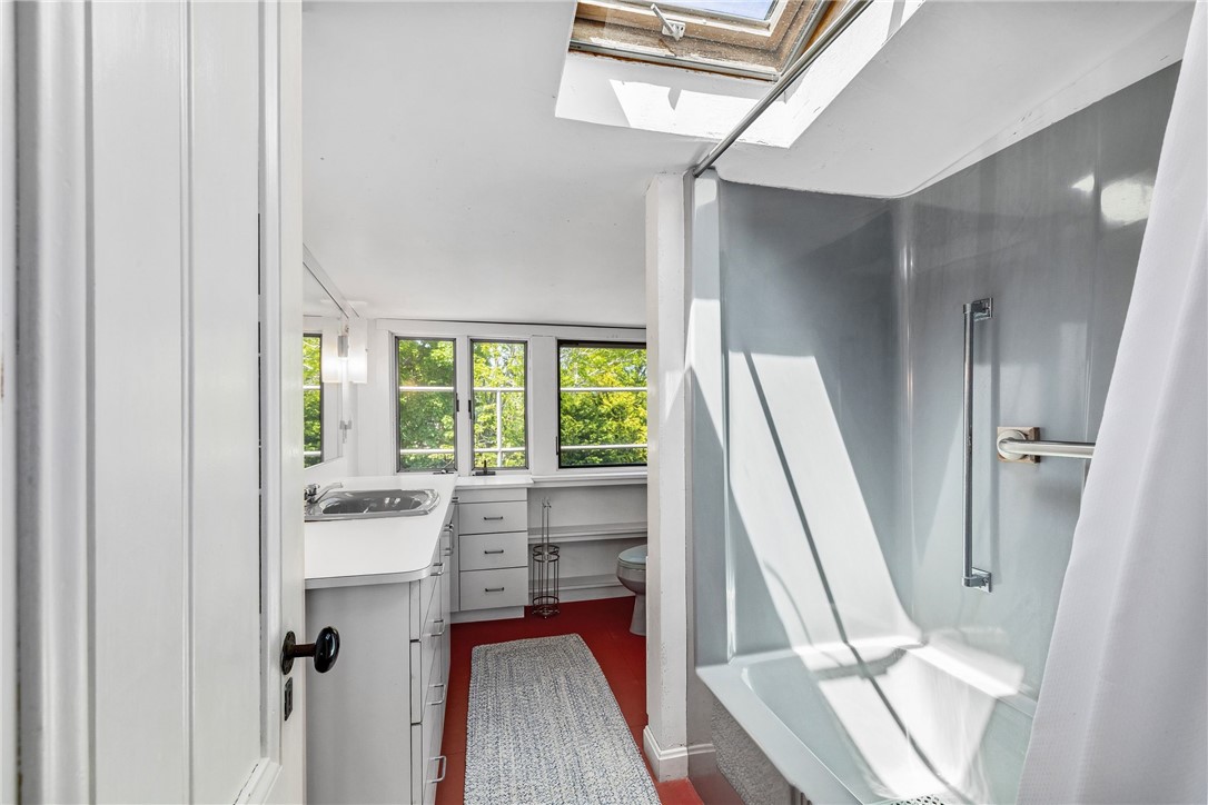 125 Sakonnet Point Road Little Compton, RI 02837 - Photo 28 of 32 Third floor bathroom