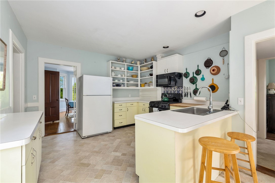 125 Sakonnet Point Road Little Compton, RI 02837 - Photo 9 of 32