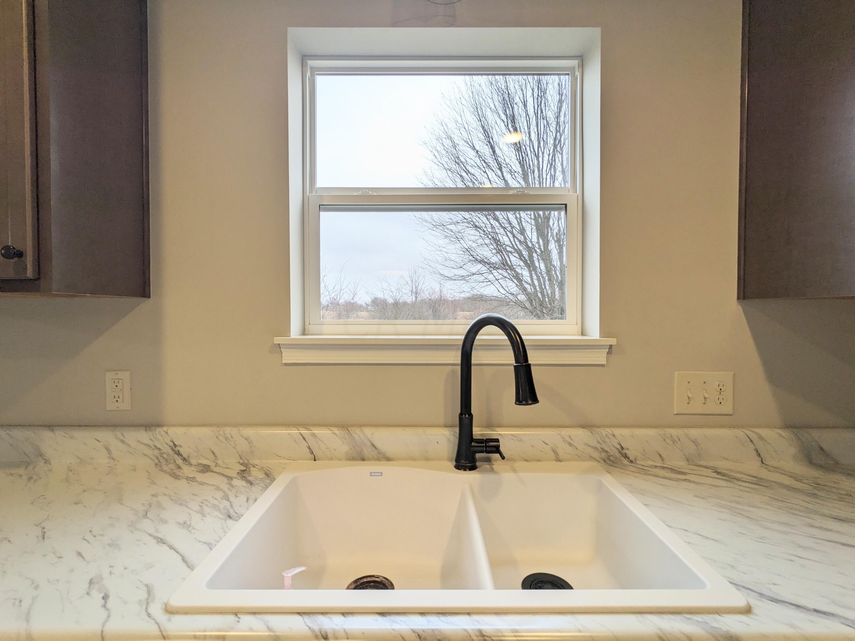3233 South County Line Road Johnstown, OH 43031 - Photo 16 of 35 Kitchen