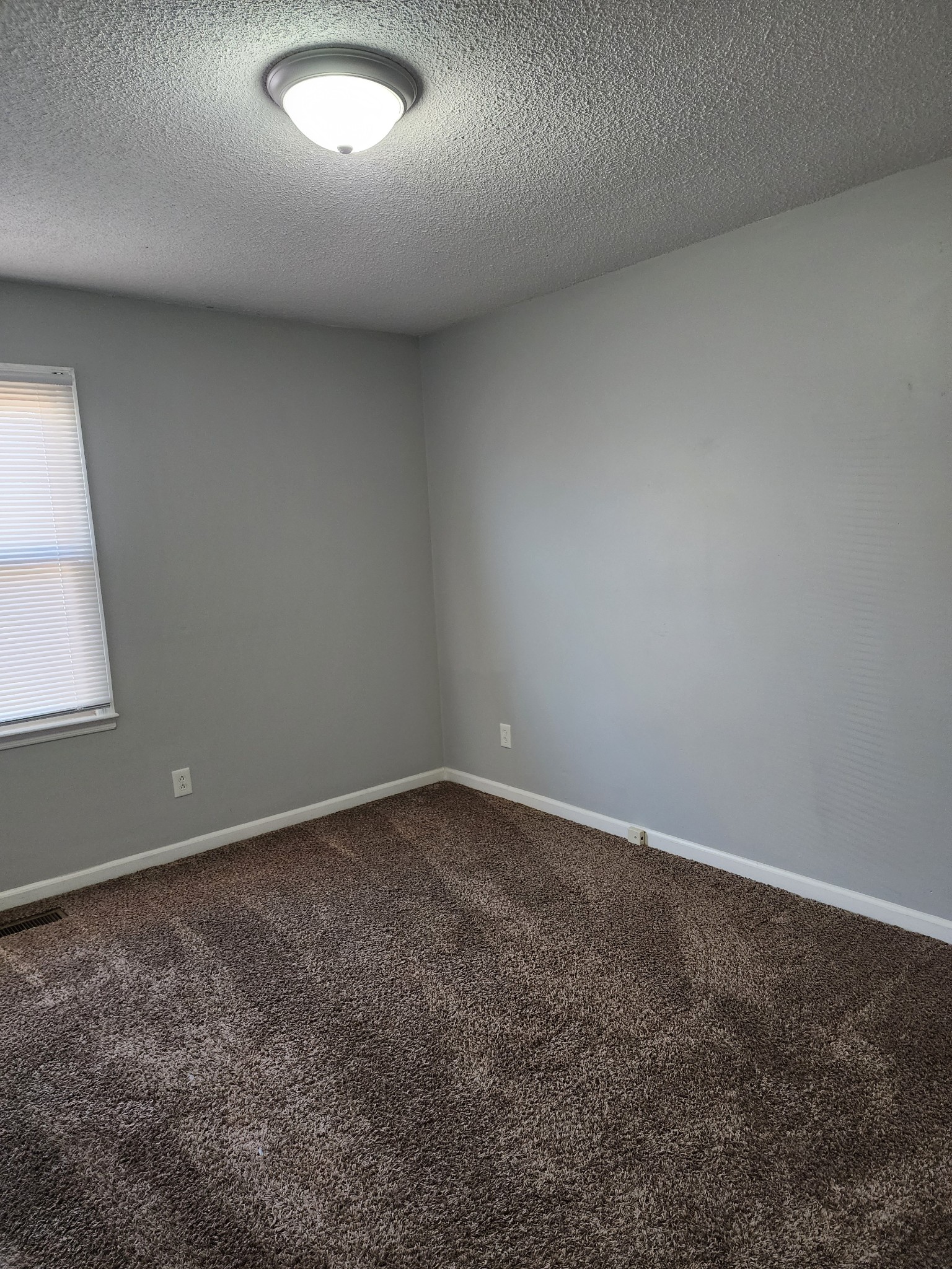 103 Helen Street Tullahoma, TN 37388 - Photo 4 of 10 an empty room with a window