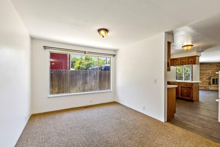 644 Maple Street Central Point, OR 97502 - Photo 9 of 30 19_MS_19