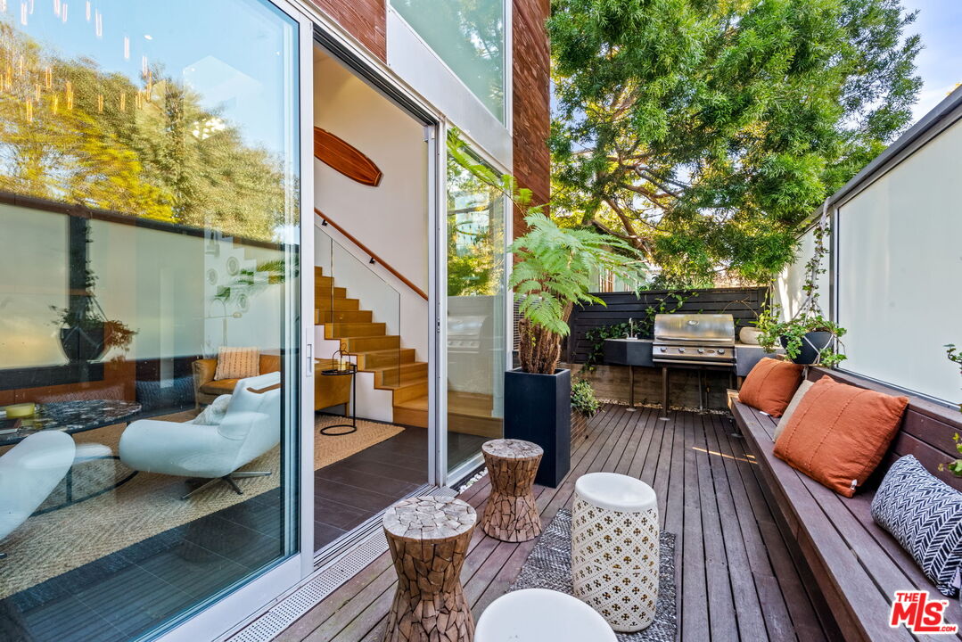 1220 Cabrillo Avenue Venice, CA 90291 - Photo 2 of 26 a outdoor living room with furniture