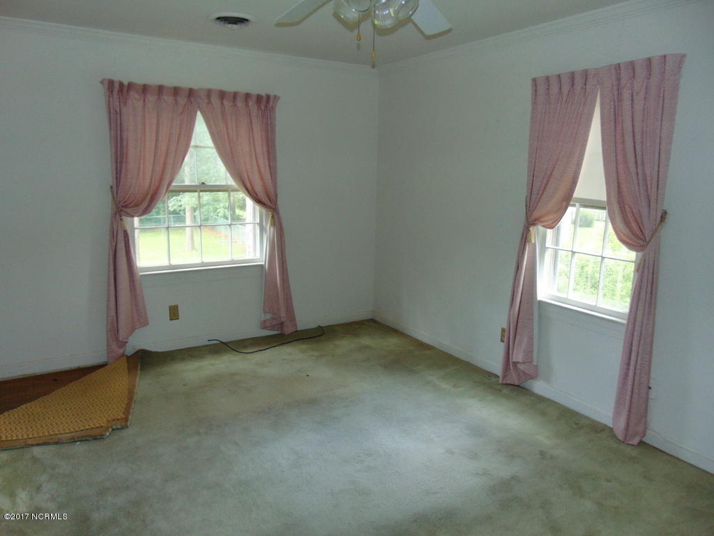 414 Lawson Road Washington, NC 27889 - Photo 11 of 14 25 MASTER BEDROOM