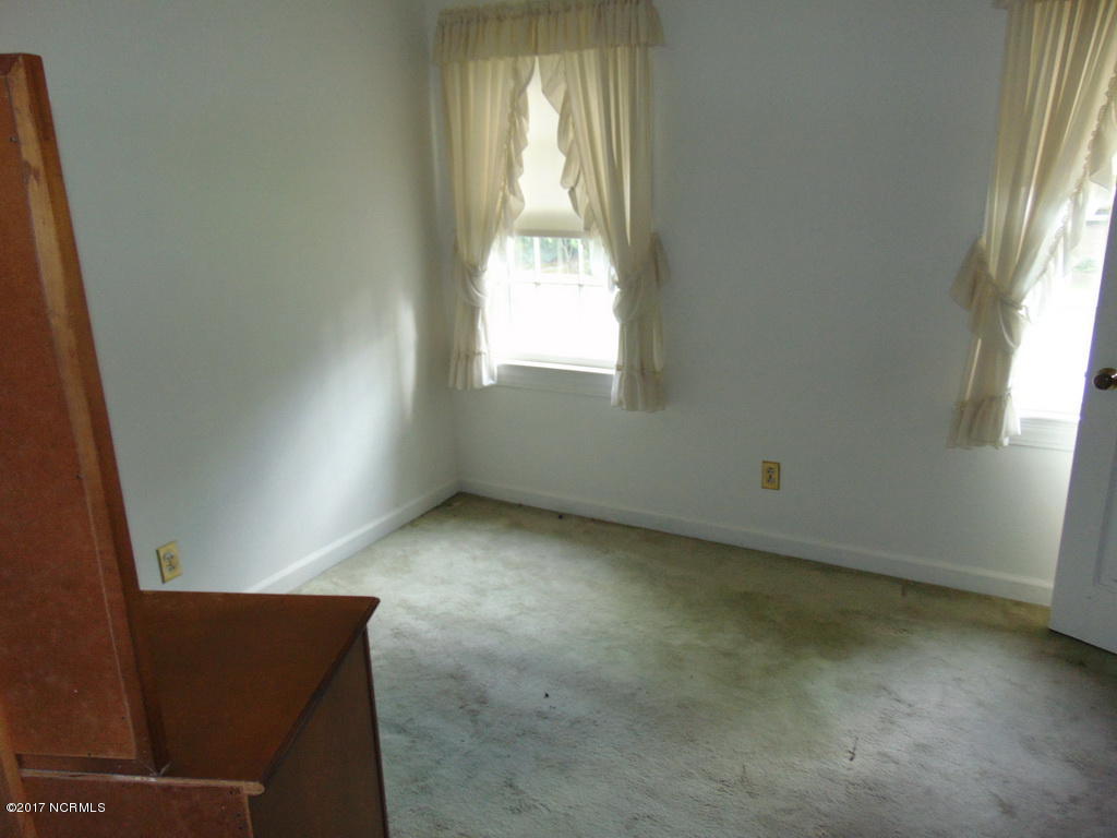 414 Lawson Road Washington, NC 27889 - Photo 13 of 14 28 BEDROOM 3