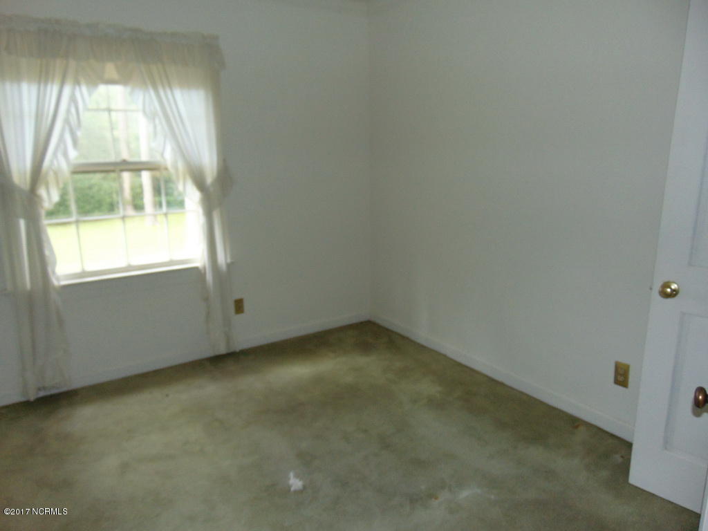 414 Lawson Road Washington, NC 27889 - Photo 14 of 14 29 BEDROOM 4