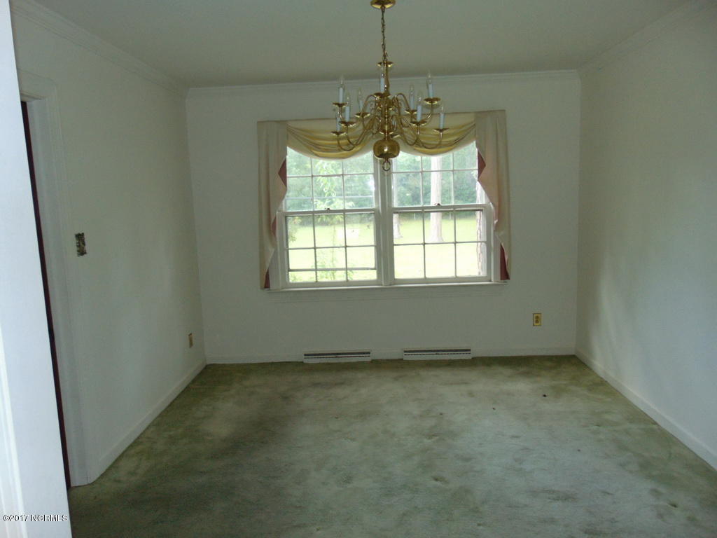 414 Lawson Road Washington, NC 27889 - Photo 5 of 14 14 DINING ROOM