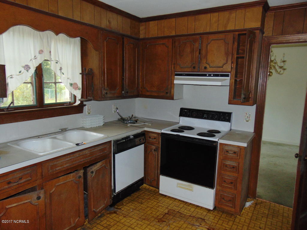 414 Lawson Road Washington, NC 27889 - Photo 6 of 14 15 KITCHEN