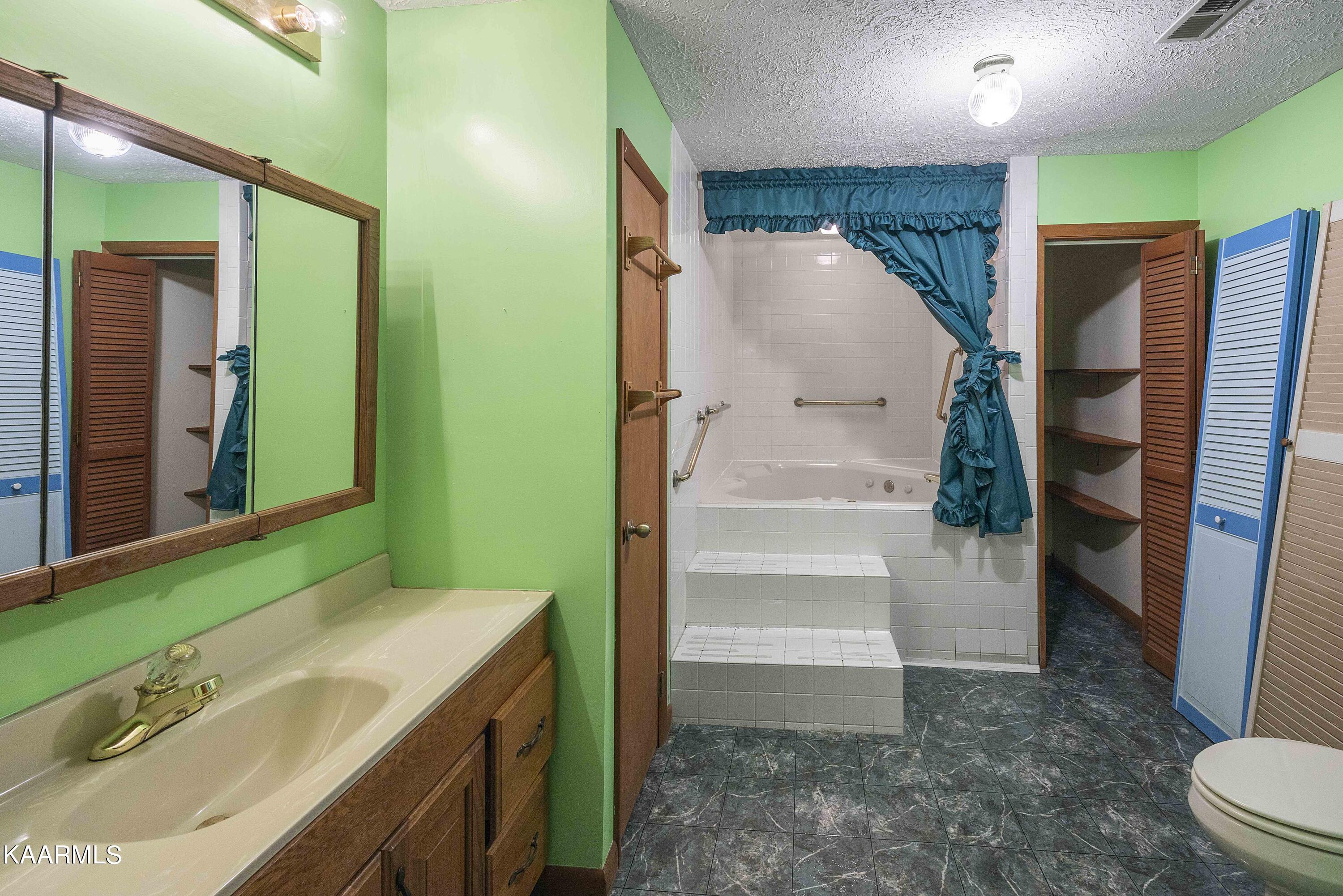 316 Landrum Road Clinton, TN 37716 - Photo 13 of 34 JY4A0103